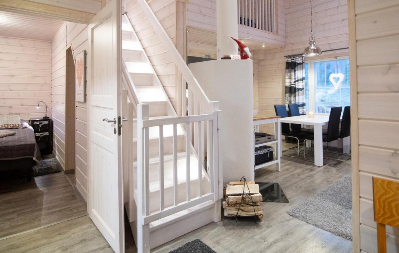 Ettomies II Pension Äkäslompolo Buitenkant foto