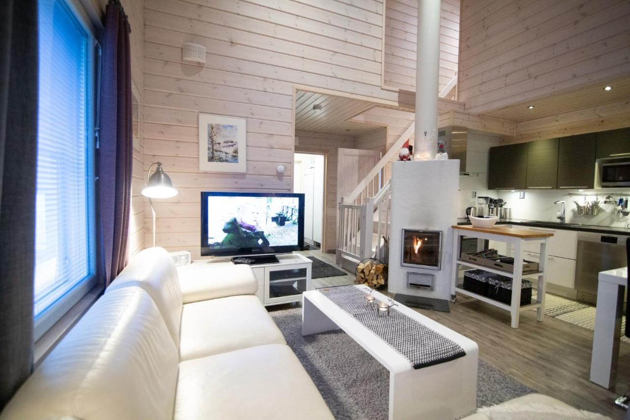 Ettomies II Pension Äkäslompolo Buitenkant foto