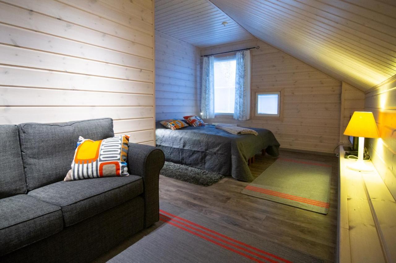 Ettomies II Pension Äkäslompolo Buitenkant foto