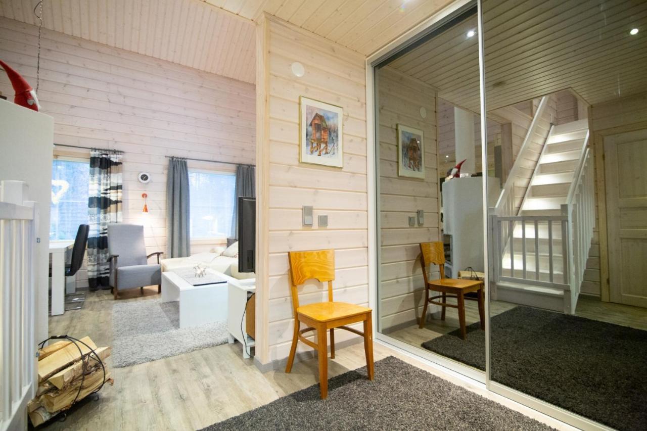 Ettomies II Pension Äkäslompolo Buitenkant foto